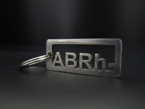Přívěsek na klíče krevní skupina AB RH -