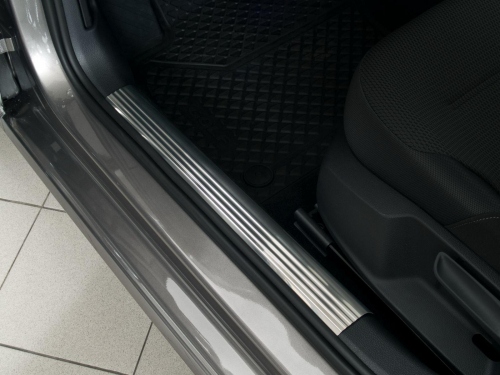 Nerez kryty prahů Volkswagen GOLF VII 5dvéř.