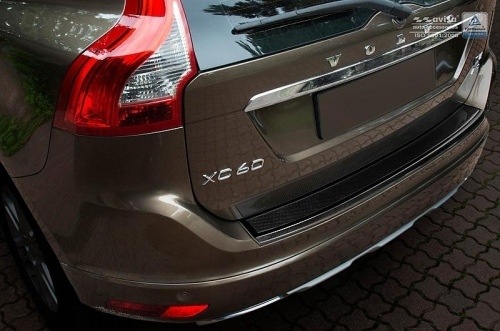 Kryt prahu zadních dveří Volvo XC60 facelift <br>- nerez <br>- černá / karbon