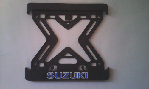 Moto podložka pod SPZ 3D Suzuki