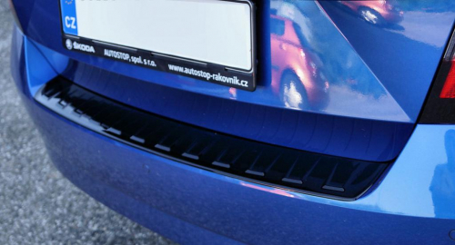 Kryt prahu zadních dveří Škoda Fabia III hatchback - černý lesk