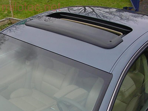 Větrná clona střešního okna Škoda Superb I