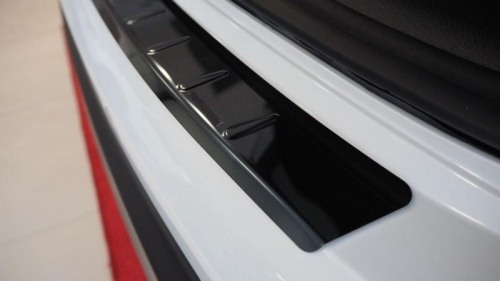 Kryt prahu zadních dveří <br>- nerez, černý VOLKSWAGEN PASSAT B8 KOMBI