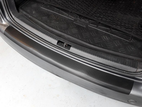 Přesná karbonová folie na zadní nárazník Volkswagen Passat B7 Variant (kombi)