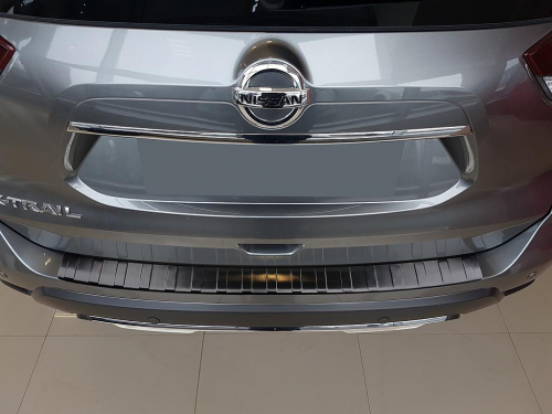Kryt prahu zadních dveří Nissan X-trail III facelift - černý grafit