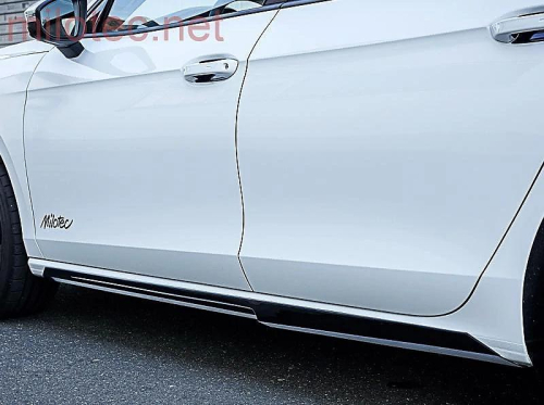 Rozšíření prahů Škoda Superb IV - černý lesk