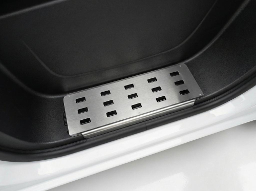 Kryty prahů-nerez, přední Renault Master IV