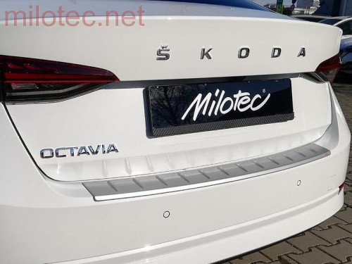Plastový práh pátých dveří Škoda Octavia IV - stříbrný