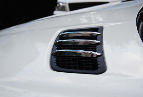 Chrom lišty sání vzduchu na kapotě Mercedes SLK R172
