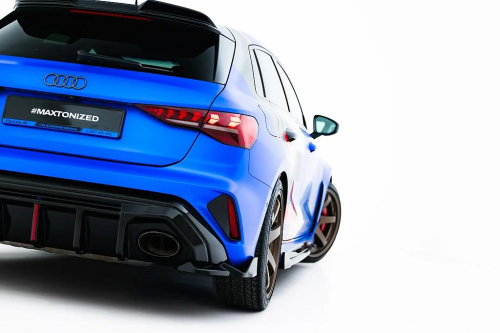 Boční spoilery zadního nárazníku V.2 verze pro Audi RS3 Sportback 8Y Facelift