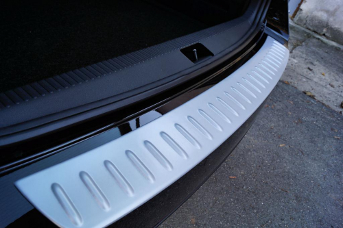 Kryt prahu zadních dveří Škoda Octavia III Combi RS Facelift - ALU LOOK