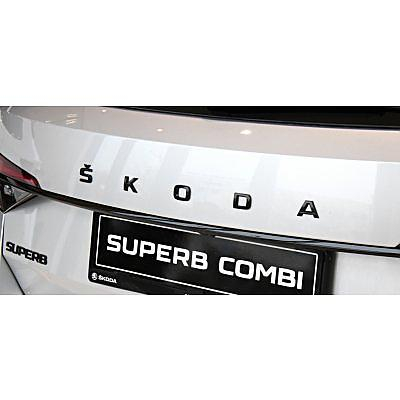 Zadní středový nápis ŠKODA originál pro vozy škoda Superb III facelift - černý
