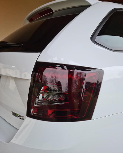 Zadní LED světla Škoda Octavia III kombi - dynamický blikač, červená