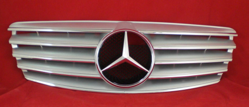 Sportovní maska s logem Mercedes E Class W211, stříbrná-chrom