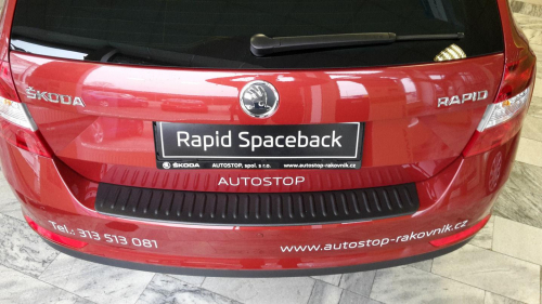 Plastový práh zadních dveří Škoda Rapid spaceback - černý dezén