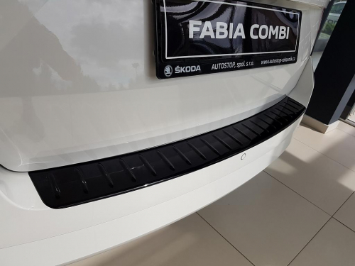Kryt prahu zadních dveří Škoda Fabia III Combi / facelift - GLOSSY BLACK