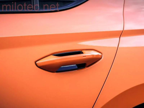 Kryty pod kliky dveří Škoda Octavia IV - lesklé černé provedení