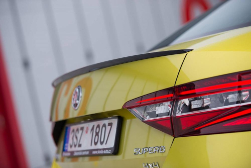 Křídlo - Sportline spoiler zadních dveří Škoda Superb III - originál 