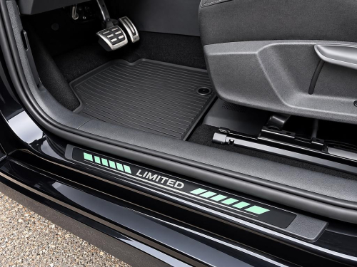 Dekorativní kryty prahů s nápisem LIMITED pro Škoda Octavia III / IV - černá/ zelená