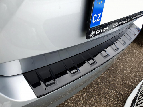 Kryt prahu zadního nárazníku Škoda Fabia III hatchback facelift - černý lesk