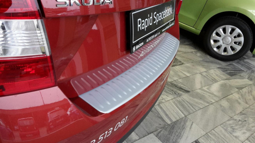Plastový práh zadních dveří Škoda Rapid spaceback - stříbrný