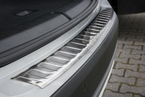 Kryt prahu zadních dveří BMW X1 F48