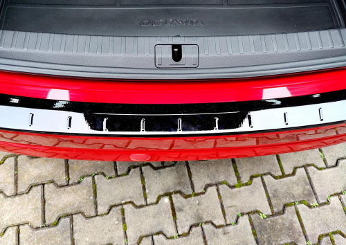 Kryt prahu zadních dveří Škoda Octavia IV kombi - černý lesk V2