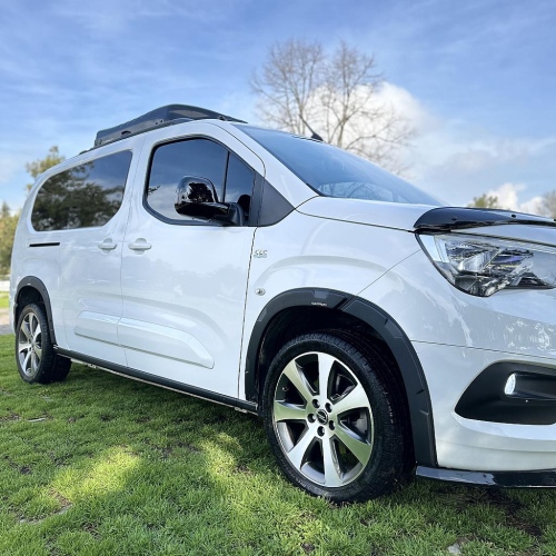 Plastové lemy blatníků Opel Combo E