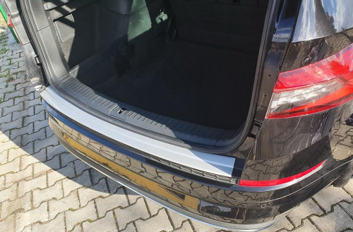 Kryt prahu zadních dveří Škoda Kodiaq - ALU look V2