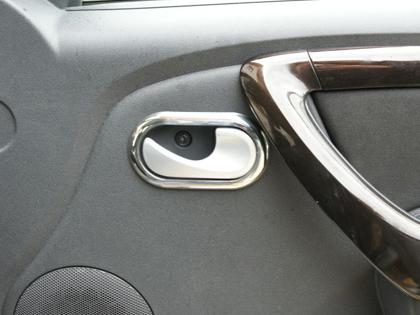 Rámečky vnitřních klik dveří Dacia Duster