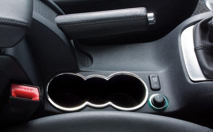 Nerezový rámeček boxu pro nápoje Škoda Octavia II/Škoda Yeti
