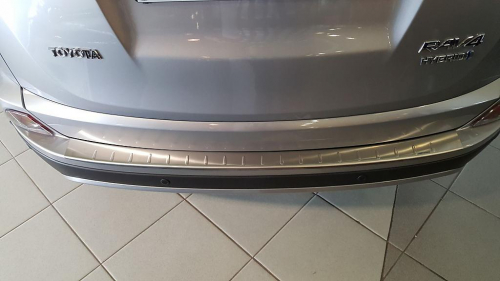 Profilovaný nerez kryt prahu zadních dveří Toyota RAV-4 V