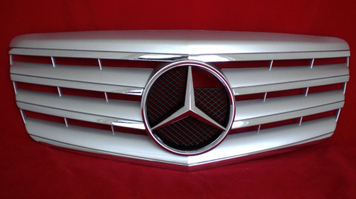Sportovní maska s logem Mercedes E Class W211 07-, stříbrná-chrom