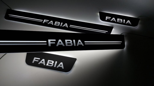 LED podsvětlené prahové lišty Škoda Fabia III