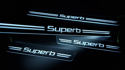 LED podsvětlené prahové lišty Škoda Superb II