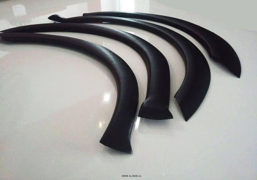Plastové lemy blatníků Ford Mondeo MK II Sedan