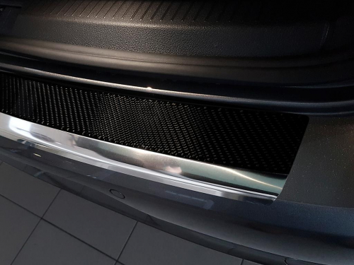 Kryt prahu zadních dveří Volkswagen Golf VII 3/5dv. - nerez-karbon