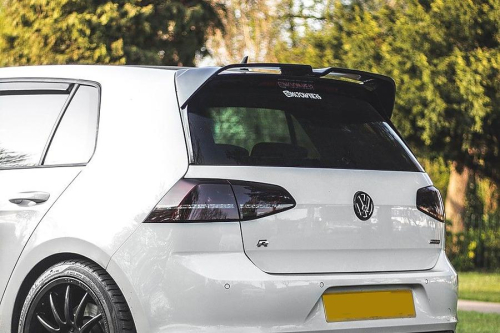 Střešní křídlo Volkswagen Golf VII GTI