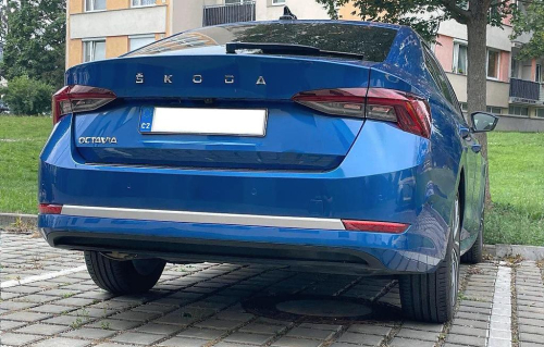 Lišta zadního nárazníku Škoda Octavia IV sedan - stříbrná