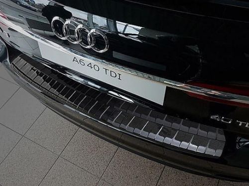 Karbonový kryt prahu zadních dveří Audi A6 C8 Avant