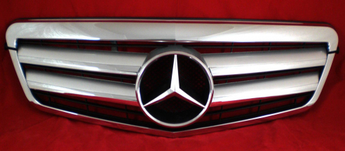 Sportovní maska s logem Mercedes E Class W212, stříbrná-chrom