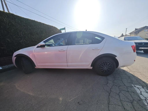 Plastové lemy blatníků Škoda Octavia III