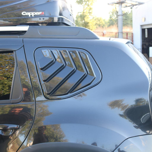 Kryt - žaluzie zadního malého okna Dacia Duster I