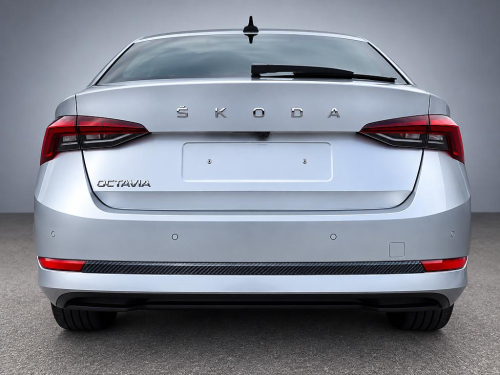 Lišta zadního nárazníku Škoda Octavia IV sedan - imitace carbonu