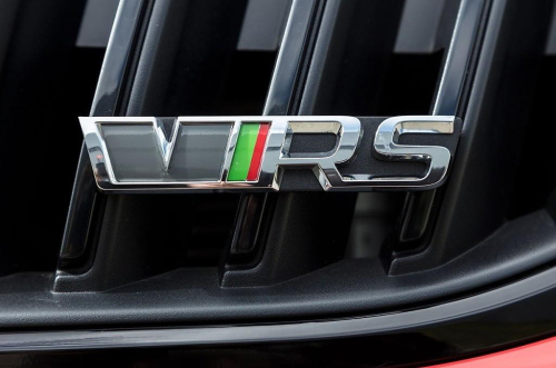 přední nápis "RS" originál pro Škoda Octavia III RS facelift