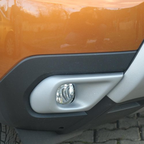 Stříbrné rámečky předních mlhových světel Dacia Duster II