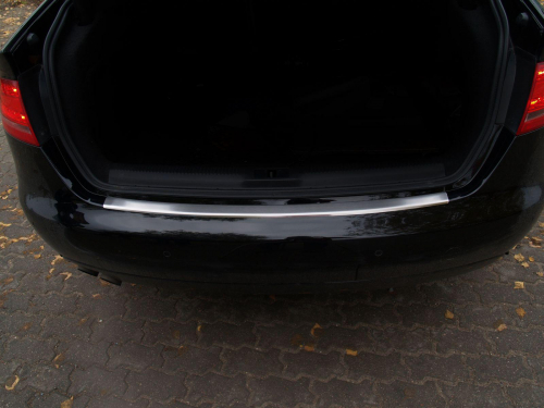 Kryt prahu zadních dveří Audi A4 B8 Sedan