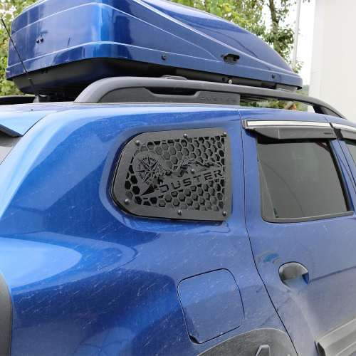 Kryt - dekor zadního malého okna Dacia Duster II