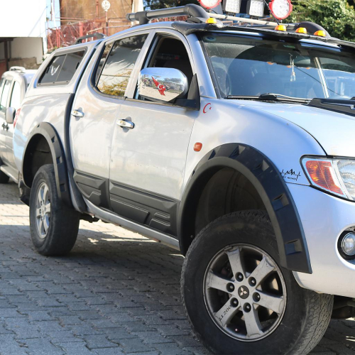 Lemy blatníků Mitsubishi L 200 IV