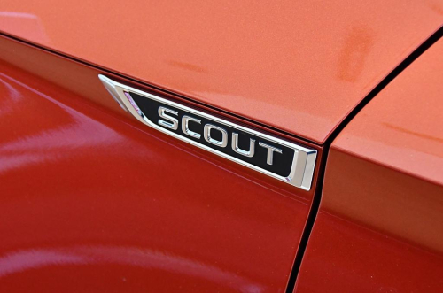 Boční nápis "SCOUT" Originál pro vozy Škoda Superb III Combi Facelift - levý